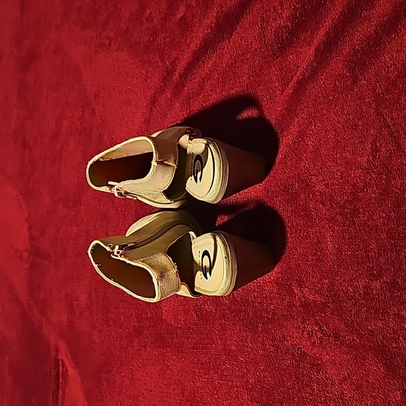 Tan Guess boots - Picture 4 of 6